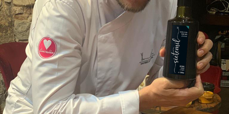 Xavier Lahuerta con aceite Sietemil